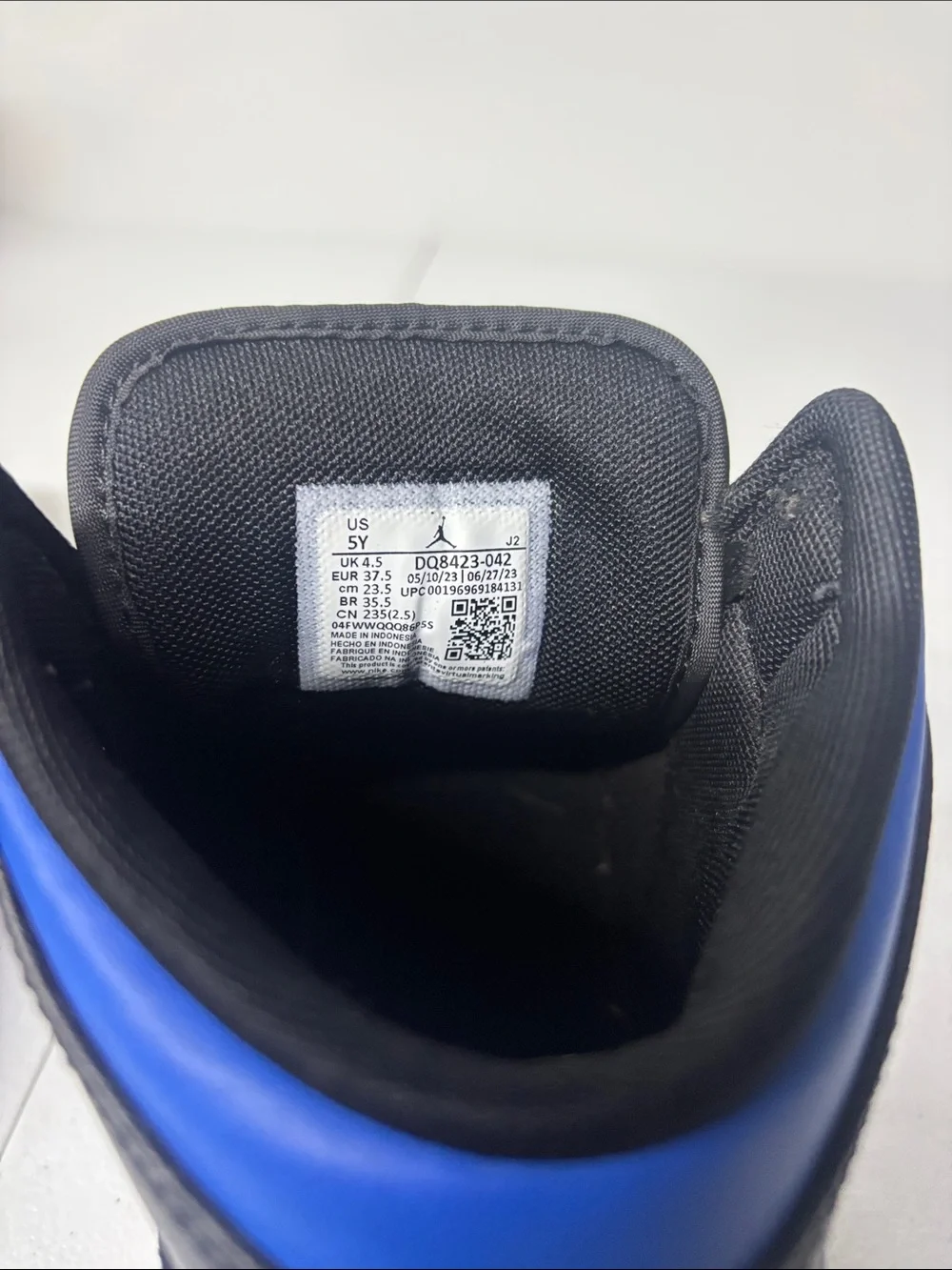 Nike Air Jordan 1 Mid - Black and Blue Size 5Y
